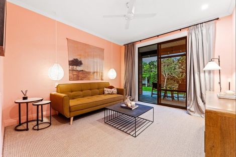 Photo of property in 2 Tamahunga Drive, Matakana, Warkworth, 0985