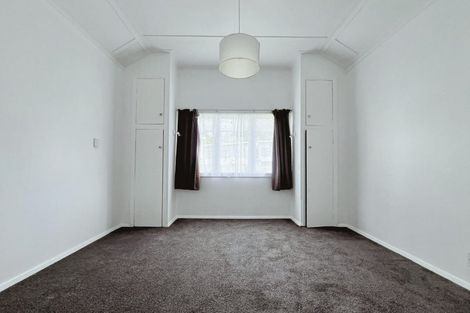 Photo of property in 1 Titahi Bay Road, Porirua City Centre, Porirua, 5022