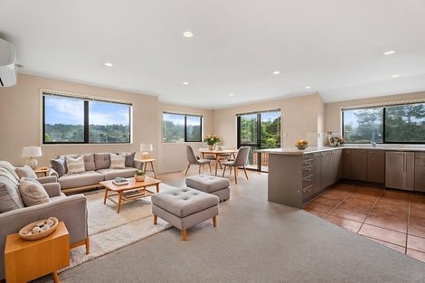 Photo of property in 92 George Deane Place, Greenhithe, Auckland, 0632