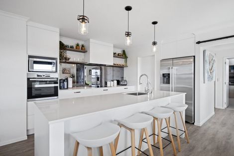 Photo of property in 124 Lisle Farm Drive, Pukekohe, 2120