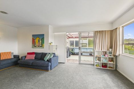 Photo of property in 22 Waiwera Crescent, Maupuia, Wellington, 6022