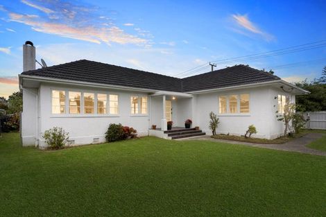 Photo of property in 61 Lyons Avenue, Murrays Bay, Auckland, 0630