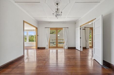 Photo of property in 5 Grosvenor Terrace, Wadestown, Wellington, 6012