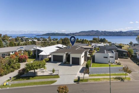 Photo of property in 9 Pukenamu Road, Rainbow Point, Taupo, 3330