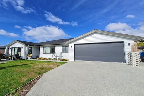 Photo of property in 115 Karepiro Drive, Stanmore Bay, Whangaparaoa, 0932