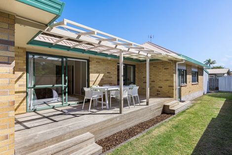 Photo of property in 14 Laurie Street, Red Beach, 0932