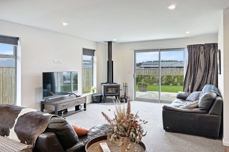 Photo of property in 9 Shier Place, Amberley, 7410