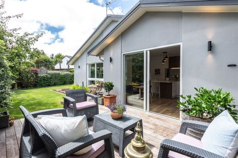 Photo of property in 10 Ladbrokes Place, Fendalton, Christchurch, 8052