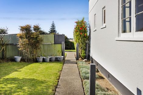 Photo of property in 32 Leicester Street, Patea, 4520