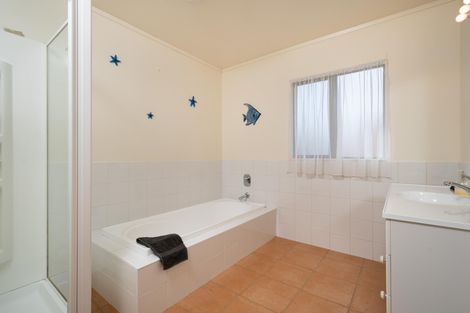 Photo of property in 29 Jubaea Place, Henderson, Auckland, 0610