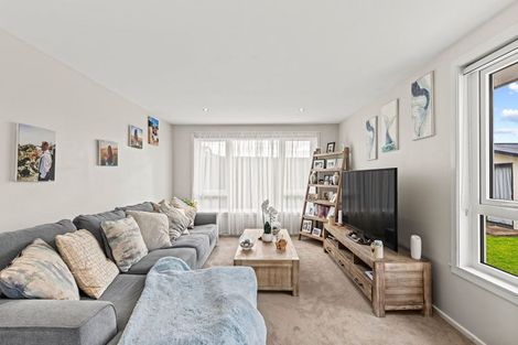 Photo of property in 21 La Perouse Place, Northcote, Christchurch, 8052