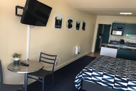 Photo of property in 6 Adams Avenue, Mount Maunganui, 3116