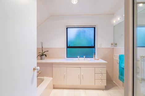 Photo of property in 2 Daffodil Street, Titirangi, Auckland, 0604