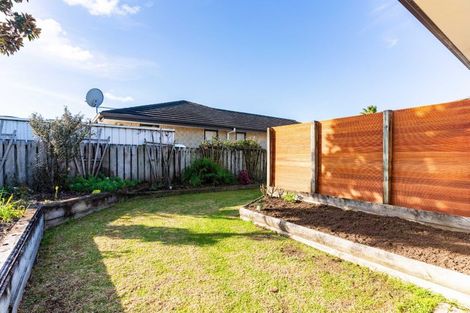 Photo of property in 82 Barbados Way, One Tree Point, 0118