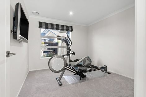 Photo of property in 140 Saint James Drive, Huntington, Hamilton, 3210