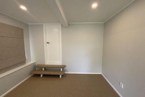 Photo of property in 42 Versailles Street, Karori, Wellington, 6012