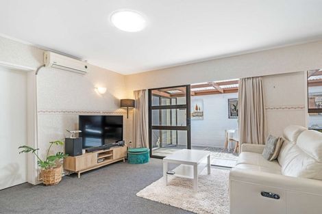 Photo of property in 1/248 Great North Road, Henderson, Auckland, 0612