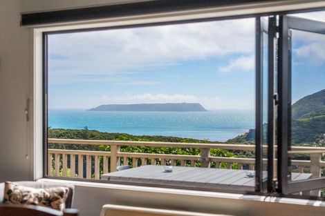Photo of property in 104 Airlie Road, Plimmerton, Porirua, 5026