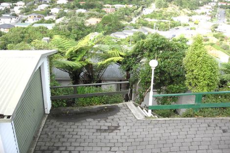 Photo of property in 137 Ruskin Road, Newlands, Wellington, 6037