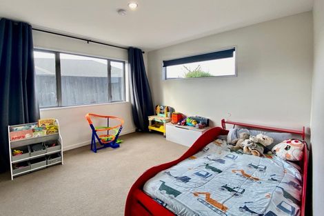 Photo of property in 5 Stoneleigh Green, Parklands, Christchurch, 8083