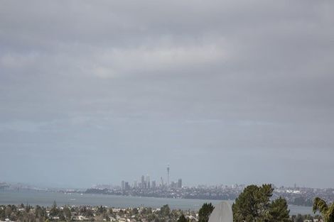 Photo of property in 2 Colwill Road, Massey, Auckland, 0614