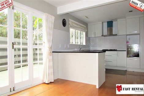 Photo of property in 16 Woodstock Road, Forrest Hill, Auckland, 0620
