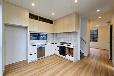 Photo of property in 7b Lewisham Street, Highland Park, Auckland, 2010