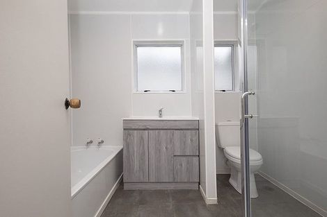 Photo of property in 18 Sarona Avenue, Glen Eden, Auckland, 0602