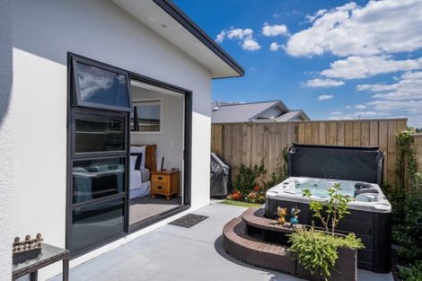 Photo of property in 22 Kahuparere Crescent, Pyes Pa, Tauranga, 3112