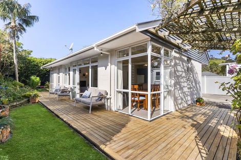 Photo of property in 2/118 Victoria Road, Devonport, Auckland, 0624