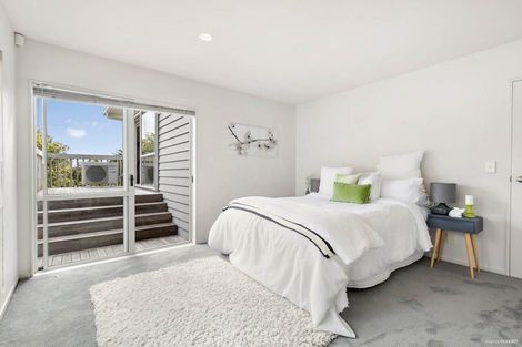 Photo of property in 190 Sunnynook Road, Totara Vale, Auckland, 0627