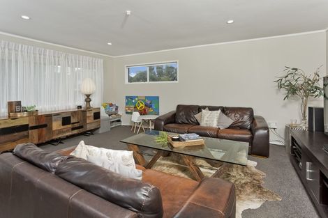 Photo of property in 11 Yule Place, Massey, Auckland, 0614