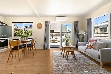 Photo of property in 6 Rua Street, Lyall Bay, Wellington, 6022