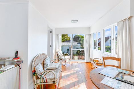 Photo of property in 8 Nikau Street, New Lynn, Auckland, 0600