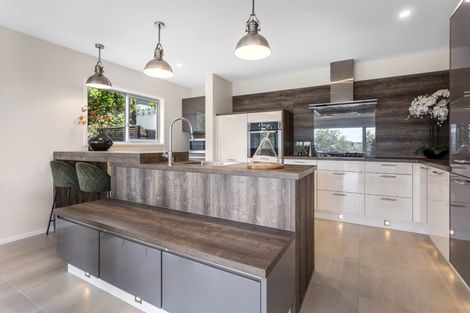 Photo of property in 22 Drayton Drive, Mount Pleasant, Christchurch, 8081