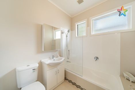 Photo of property in 1 Woodvale Grove, Fairfield, Lower Hutt, 5011