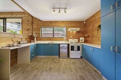 Photo of property in 2/11 Sunhaven Avenue, Glenfield, Auckland, 0629