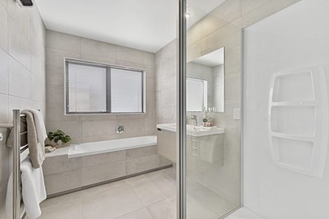 Photo of property in 28 Pepene Avenue, Takanini, 2112