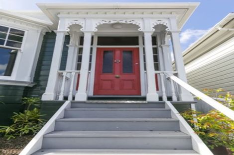 Photo of property in 10 Ranfurly Terrace, Mount Cook, Wellington, 6021