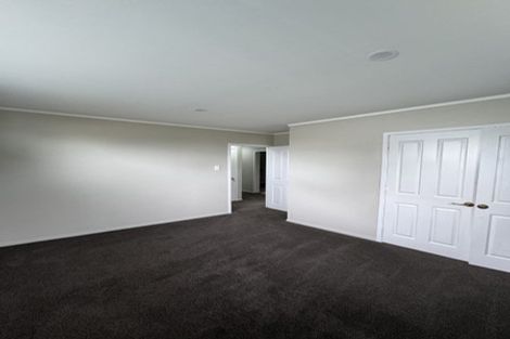 Photo of property in 302 Wairau Road, Glenfield, Auckland, 0629