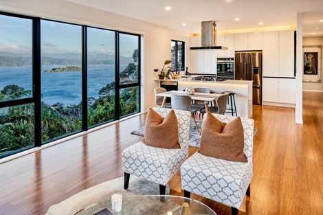 Photo of property in 9 Cromwell Point, Newlands, Wellington, 6037