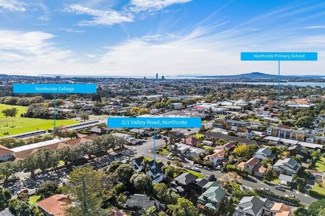Photo of property in 2/1 Valley Road, Northcote, Auckland, 0626