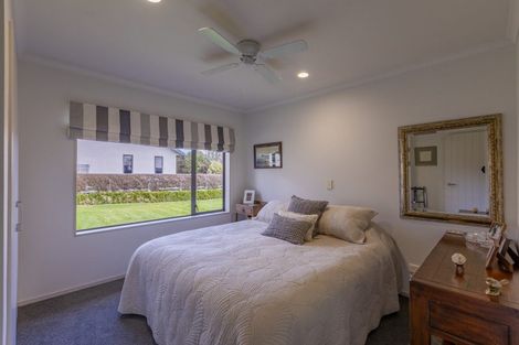 Photo of property in 14 Brooker Place, Waipukurau, 4200