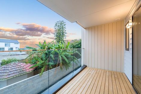 Photo of property in 3/11 Hereford Street, Te Atatu Peninsula, Auckland, 0610