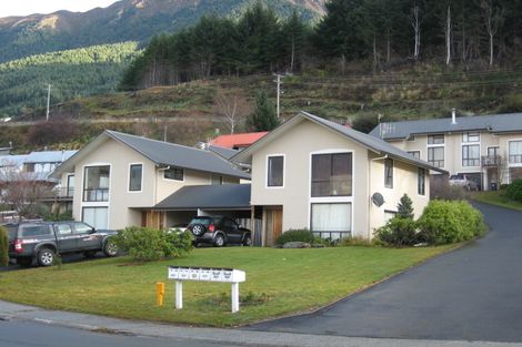 Photo of property in 1/4 Sainsbury Road, Fernhill, Queenstown, 9300