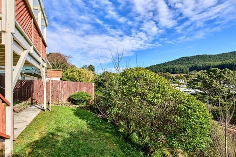Photo of property in 15b Florio Terrace, Tawa, Wellington, 5028