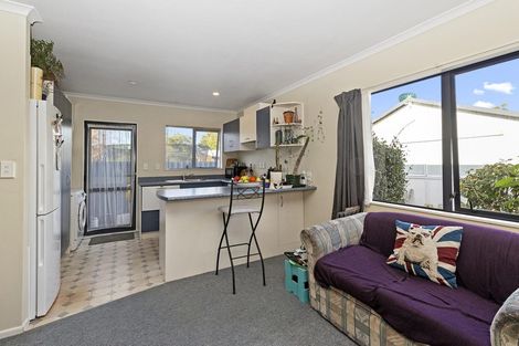 Photo of property in 6 Marlene Avenue, Te Atatu South, Auckland, 0610