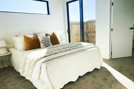 Photo of property in 48 Horokaka Street, Massey, Auckland, 0614