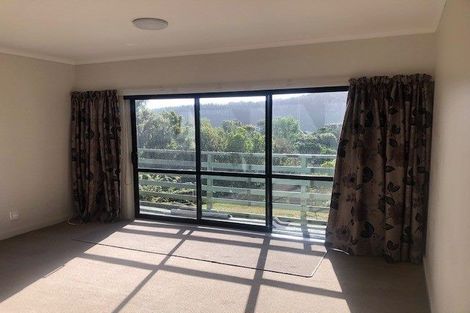 Photo of property in 37 Singers Road, Korokoro, Lower Hutt, 5012