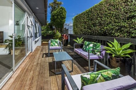 Photo of property in 1/169 Queen Street, Northcote Point, Auckland, 0627